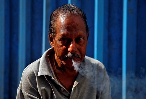 A man smokes a cigarette on a street in Mumbai, India January 8, 2018. (Reuters)