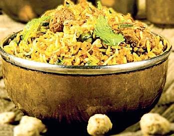 Motor down to Dhaba for perfectly spiced  meat and roadie selfies