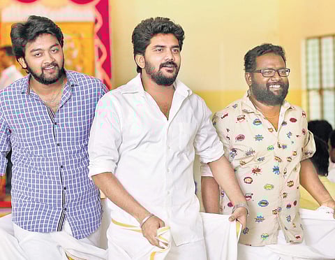 A still from Natpuna Ennanu Theriyuma.