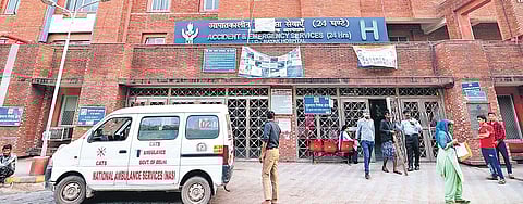 Unlike other centres, the OSC at Lok Nayak Jai Prakash Narayan Hospital was operating in the afternoon | naveen kumar