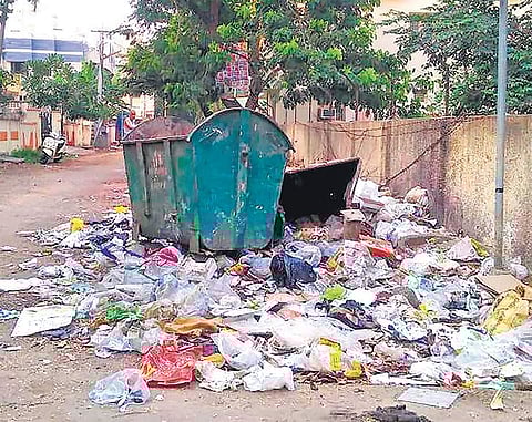 Uncleared garbage on the roads of Pallavaram. |  Express Photo Services