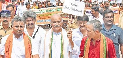 Antarrashtriya Hindu Parishad international working president Praveen Togadia leading the protest march to the Cliff House  | B P Deepu