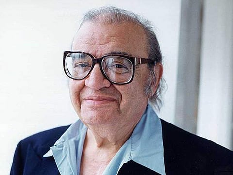 Popular author-scriptwriter Mario Puzo is worldwide known for his best-selling novel, ‘The Godfather.’ Made into a chilling crime drama in 1972, its film version focused on an Italian family. It chronicled the life of patriarch Vito Corleone (Brando), and