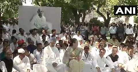Congress President Rahul Gandhi, Sonia Gandhi and former Prime Minister Manmohan Singh at Gandhi Ashram Bapu Kuti in Wardha. | Image Courtesy: @ANI