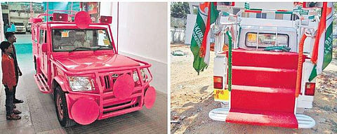 The election campaign vehicles of TRS (left) and Congress (right) parties | sathya keerthi