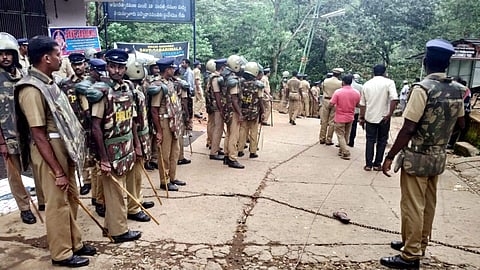 Kerala Police stand at the entry point of Sabarimala Temple (File | PTI)