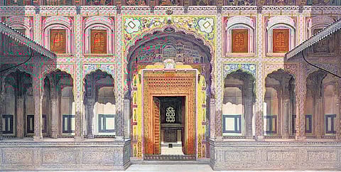 The paintings were created with a 3D effect and employ the hyper-realism technique, which gives them a high-resolution e