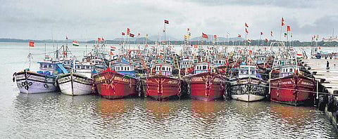 Conflict between Navy, Karwar fishermen continues