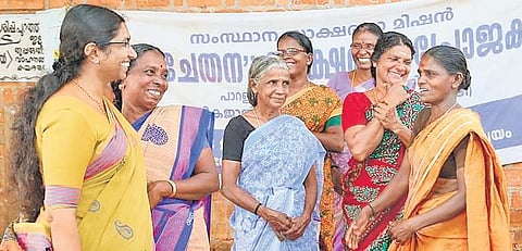 Sharada (centre) who has enrolled herself in the ‘Navachethana’ literacy programme with Literacy Mission director P S Sreekala and her ‘classmates’ | EXPRESS