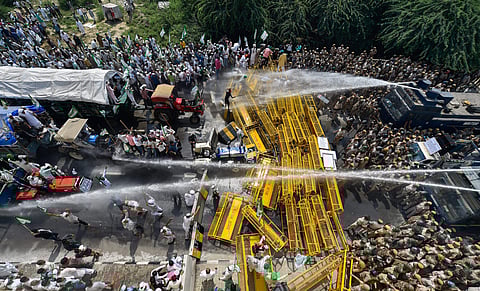 Police use water cannons to disperse farmers protesting at Delhi-UP border during 'Kisan Kranti Padyatra' in New Delhi Tuesday Oct 2 2018. | PTI