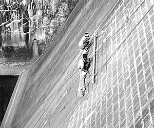 Workers cementing the wall of the Mangalam dam in Palakkad on Thursday.
