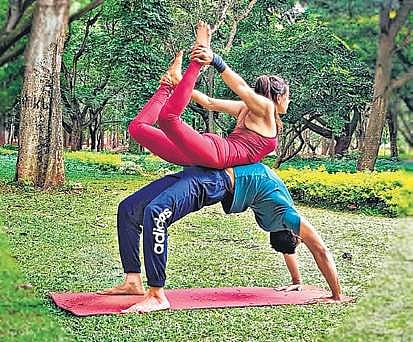 Pose, stretch and fly