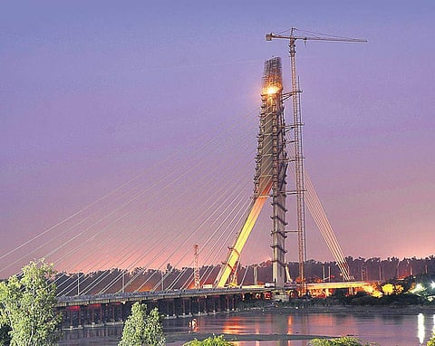 signature bridge,Construction  2007,Deadlines missed 2010, 2013 and 2016,Initial cost  L400 crore