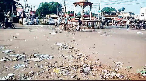 A street in Bhawanipatna littered with garbage on Sunday I express