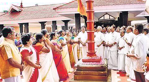NSS general secretary G Sukumaran Nair hoists the NSS flag on Flag Day in Perunna on 31 October 2018. (Photo | EPS)