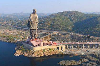 Idols Tower Over Administrative Skill