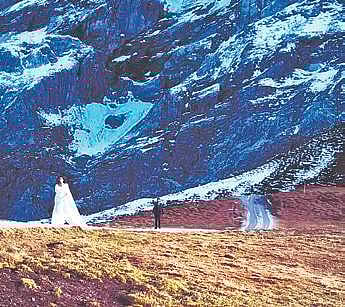 Abhishek and Tanya Hope battle cold in Switzerland for Amar