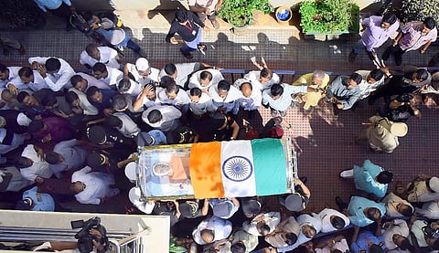 People pay last respects to late Union Minister H N Ananth Kumardeath in Bengaluru. (Photo|Pandarinath B/ EPS)