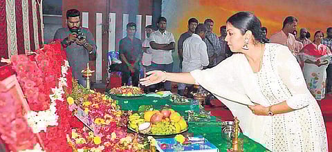 Jyotika, who is awaiting the release of her Tumhari Sulu remake, Kaatrin Mozhi, has started working on her new film, directed by debutant S Raj.