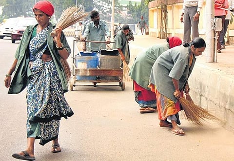 BBMP pourakarmikas busy with their work at Race Course Road