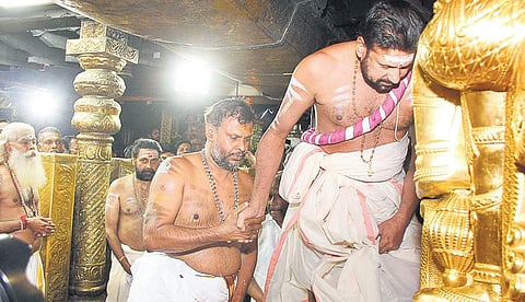 Thantri Kandararu Rajeevararu leads new Sabarimala melsanthi M N Vasudevan Nampoothiri to the sanctum sanctorum after the installation ceremony | Shaji Vettipuram
