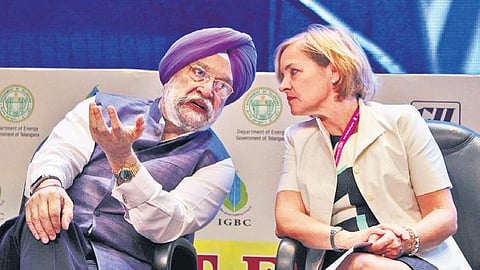 Minister of State Hardeep Singh Puri and Lisa Bate, Chair, World Green Building Council at the Green Building Congress 2018 at HICC in Hyderabad | Sathya Keerthi