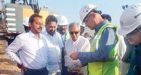 NITI Aayog Vice-Chairman Rajiv Kumar listening to site engineers at the Polavaram Project site (File photo | EPS)