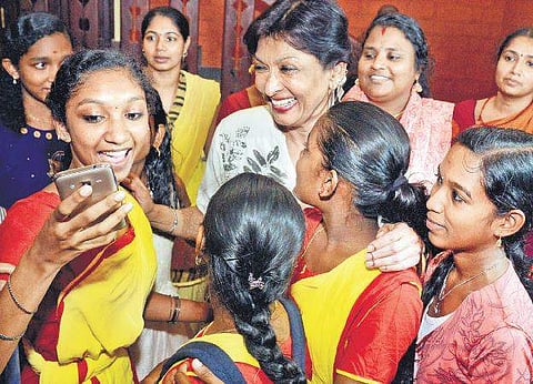 Dance students trying to take selfie with dancer and social activist Mallika Sarabhai at Guru Gopinath National Dance Museum in Thiruvananthapuram on Tuesday | Vincent  Pulickal