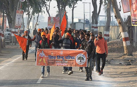 Activists on the way to VHP's 'Dharma Sabha' (Photo | EPS/Shekhar Yadav)