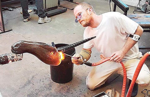 Glass artist Brent Sheehan at work