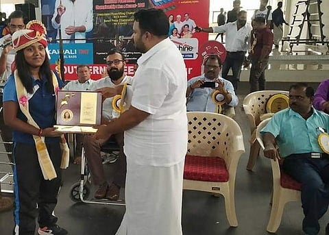 Jwala(L) being honoured by the Kannur Powerlifting Association. (Photo: Facebook : Jose Vincent)