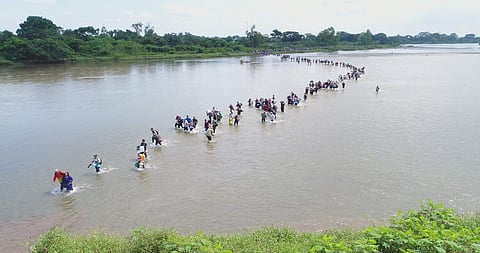 Salvadoran migrants cross the Suchiate river, the border between Guatemala and Mexico, on Friday, Nov. 2, 2018. (Photo | AP)