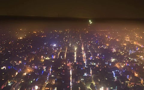 Heavy pollution during early morning hours after Diwali night in New Delhi on Thursday. (Photo | Naveen Kumar/ EPS)