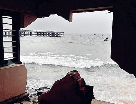 Photo of the sea flowing into one of the houses which was destroyed in Ockhi at Valiyathura in Thiruvananthapuram (Photo |EPS)