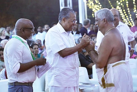 Kerala Chief Minister Pinarayi Vijayan congratulating Kuttan Marar after performing Chenda Melam during the inauguration of the Kochi Biennale (Photo | EPS/ Melton Antony)