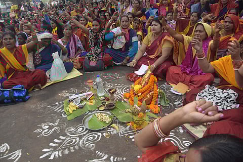 Anganwadi workers performing Gurubara Laxmi Puja at lower PMG as a part of their agitation in Bhubaneswar on Thursday. (EPS| Biswanath Swain)