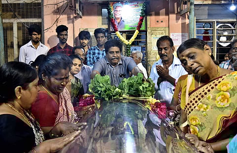 People pay homage to doctor Jayachandran. (Photo |EPS)