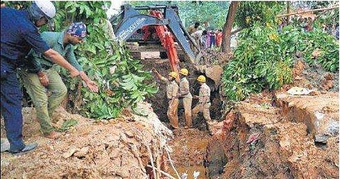 Fire and rescue personnel try to fish out the worker’s body at Rajarajeshwari Nagar in Bengaluru on Wednesday | Pushkar V