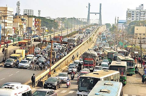 Traffic pile-up near KR Puram bridge next to Tin Factory in Bengaluru as BMRCL construction work is in progress. | Pushkar V