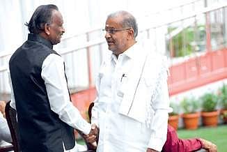 M T B Nagaraj (L) greeting minister  G T Devegowda | Vinod Kumar T