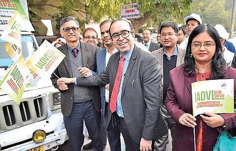 IADVL doctors flagging off the Skin Safar Rath.