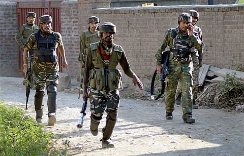 Unprovoked firing and shelling from the Pakistani side started around 9.30 a.m. in Lam, Keri, Pukharni and Peer Badaser areas in Nowshera sector. (File Photo | PTI)