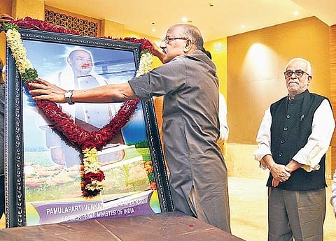 Senior journalist Shekhar Gupta garlands a photo frame of late Prime Minister PV Narasimha Rao on the latters death anniversary | R SATISH BABU