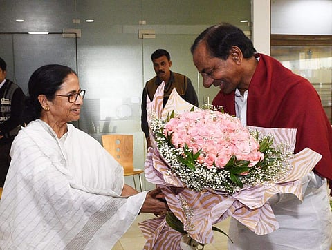 West Bengal Chief Minister Mamata Banerjee welcomes Telangana Chief Minister K Chandrasekhar Rao in Kolkata (Photo | EPS)