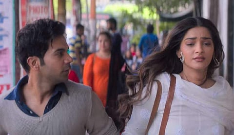 A still from 'Ek Ladki Ko Dekha Toh Aisa Laga'. (Photo | YouTube Screengrab)
