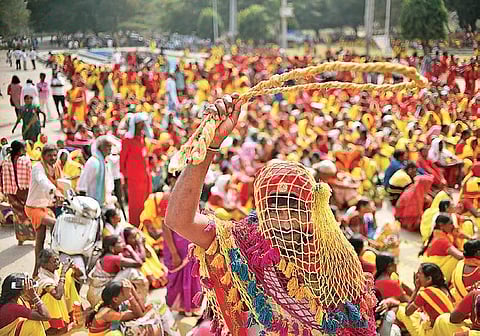 A large number of people belonging to the Shivashakthulu community and rural women priests descended upon the Osmania University campus, demanding the State to provide them with welfare on par with temple archakas | Vinay Madapu