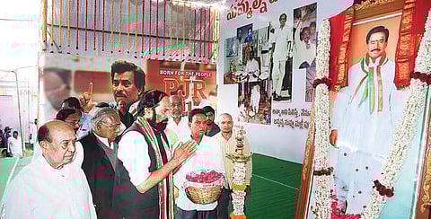 TPCC president Uttam Kumar Reddy pays tributes to former minister and ex-MLA of Khairatabad P Janardhan  on his 11th Death Anniversary, in Hyderabad on Friday | vinay madapu