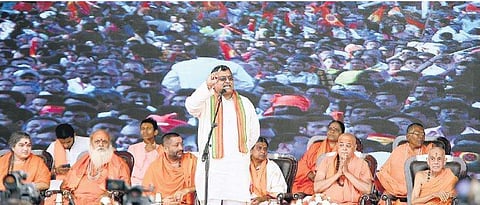 General Secretary of Vishwa Hindu Parishad Milind Parande addresses a gathering at National College Grounds to demand a legislation for the construction of a Ram Temple at Ayodhya| Nagaraja Gadekal