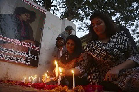 Pakistani students light candles to pay tribute to late Pakistani human rights activist Asma Jahangir in Karachi | AP