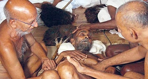 Jain monks pay their respects to Shreyasagar Maharaj in Shravanabelagola on Thursday |  Amit S Upadhye